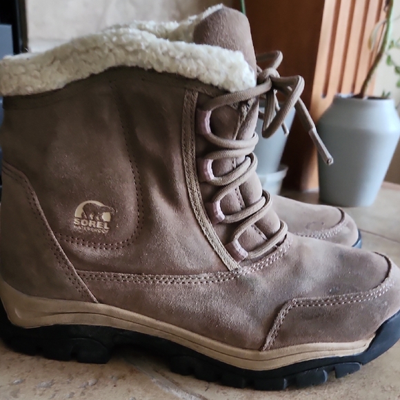 Sorel Shoes - Sorel Brown and Cream Winter/hiking Boots Lace-Up Suede Womans Size 6